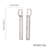 Pendientes Rectangulares Europeos y Americanos de Aguja Plateada Incrustados con Diamantes para Mujer Lujo Ligero Sensación de Alta Gama Tachuelas Personalizadas Tendencia Diseño de Pendientes Sentido Nicho