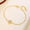 Pulsera de Trébol de Cuatro Hojas Vintage Chapada en Oro Turquesa Estilo Francés para Mujer, Suave y Elegante, Joyería de Mano Versátil Suministro al por Mayor