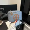 Bolsa Grande de Textura Macia 2025 Nova Vintage Grande Capacidade Artística Versátil para o Dia a Dia Ombro Transversal Mochila