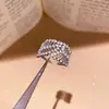 Anillo abierto de circonita cúbica chapado en oro de 14k, una pieza lujosa y sofisticada con un toque vintage, perfecto como accesorio minimalista y elegante para el dedo índice