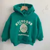 Moletom Infantil Outono e Inverno para Meninos e Meninas, Estiloso e Moderno, Estilo Coreano, com Capuz, Estampa de Letras Esportivas, Top de Lã