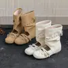 Primeiro Encontro com as Botas de Renda Estilo Ballet de Cano Médio para Mulheres da Temporada, Apresentando Fivela de Cinto e Aumento de Altura Oculto, Nova Versão Coreana do Verão 2026 com Design de Laço