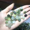 Venta al por mayor de fábrica Jade Hetian de doble cara con flor Material de Qinghai con agujero pasante Lindo Delicado DIY Tejido a mano Accesorios Colgante