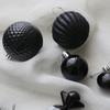 Bola navideña negra de 5 cm con forma especial, bola de cebolla de caramelo en polvo de 8 cm, adornos colgantes para árbol de Navidad de 6 cm.