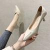 Tacones altos de mujer de pie mucho tiempo no cansan los pies 2023 nuevo primavera y otoño tacón de aguja 5cm combinan con todo cuero suave zapatos profesionales de trabajo