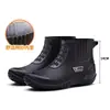 Botas de chuva femininas da moda, perfeitas para uso no trabalho e na cozinha, apresentando sola antiderrapante, material ultrassuave, design de corte baixo e propriedades resistentes a odores. Estas são galochas de chuva para adultos femininas, também adequadas como sapatos casuais.