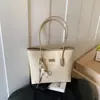 Bolsa Tote Popular Transfronteiriça Estilo Coreano Textura Simples Tecida Grande Capacidade para Mulheres Casual Versátil para o Dia a Dia Cor Sólida Bolsa de Ombro