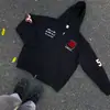 Ropa exterior versátil estilo Hong Kong para primavera/otoño 2026: sudadera con capucha holgada de diseño de letras estampado de moda para hombre