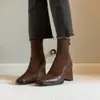 Botas skinny elásticas retrô e estilosas para mulheres, com um design simples de couro macio, bico quadrado, zíper traseiro e salto alto