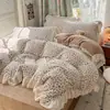 Conjunto de cama de quatro peças em veludo de leite com renda estilo princesa, espessado para outono e inverno, incluindo uma capa de edredom e um lençol, e um conjunto de cama de três peças em fleece de coral