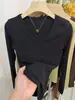 Camiseta Básica Lisa de Manga Longa com Decote V Slim Fit Estilo Coreano para Mulheres, Nova Tendência da Primavera de 2026 Elegante Versátil que Reduz a Idade