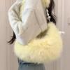Bolsas Outono e Inverno para Mulheres 2026 Novo Estilo Coreano Bolsas Fofas Peludas Fashion e Versáteis Bolsas de Pelúcia Roupas de Trabalho Bolsas de Ombro Transversais