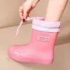 Sapatos de água da moda galochas botas curtas com cadarço impermeáveis femininas de cano médio antiderrapantes resistentes ao desgaste sapatos de borracha para cozinha galochas femininas quentes