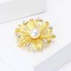 Broche de aleación con diamantes de imitación para mujer, broche de flor mate, exquisito y creativo, para traje, suéter, ramillete, joyería