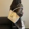 Elegante y texturizada nueva bolsa tote de gran capacidad para ir al trabajo, 2026 bolso de hombro casual con patrón tejido retro para mujer