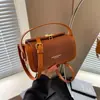 Bolso tipo caja retro de lujo ligero de comercio exterior de alta gama para mujer, nuevo bolso de mano de moda 2026, bolso pequeño cuadrado para hombro y cruzado