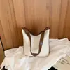 Bolsa minimalista de grande capacidade transfronteiriça para mulheres, novo modelo 2026, bolsa transversal versátil para o dia a dia, bolsa de ombro tipo balde de alta qualidade