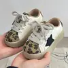 Tênis Esportivo Infantil 2026 Primavera/Outono Novo Estilo Tênis de Skate para Meninos Respirável Resistente ao Desgaste Tênis Casuais Estilosos com Estrela para Meninas