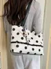 Yuezi 2026 Moda Verano Versátil Nuevo Bolso de hombro único con lunares Bolso cruzado tipo almohada Bolso baguette de lona