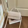 Bolsa quadrada pequena moderna e casual, novo modelo 2026, bolsa de ombro transversal simples e estilosa, bolsa feminina casual de cor sólida para axila