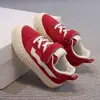 Tênis Esportivo Infantil 2026 Primavera/Outono Novos Sapatos para Meninos Antiderrapante Leve Crianças de Médio/Grande Porte Tênis de Corrida para Meninas Sapatos de Skate Tendência