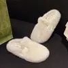 Novas Pantufas de Pelúcia Outono/Inverno 2026 para Mulheres, Deslizantes Modernas para Exterior com Biqueira Fechada, Meias Pantufa de Algodão, Sapatos Peludos