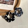 Zhen Tu Retro Puntos Blancos y Negros Círculo de Flores Hueco Accesorios de Acrílico Aretes y Accesorios para el Cabello DIY