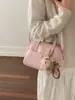 Bolsa Boston Feminina 2025 Nova Primavera e Verão Tendência Moda Simples Bolsa de Ombro Crossbody Bolsa Almofada