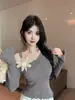 Suéter Tricot Floral Tridimensional com Gola Assimétrica para Outono e Inverno para Mulheres com Design Doce e Picante, Blusa Versátil com Babados