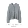 26 modelos nuevos cárdigan 100% cachemira cuello en V dobladillo enrollado chaqueta tejida para mujer, elegante suéter de punto de manga larga para otoño e invierno