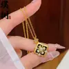 Loja de Ouro Mesmo Estilo Banhado a Ouro Gelo Triturado Trevo de Quatro Folhas Cabacinha Colar para Mulheres, Versátil e Elegante, Borboleta em Forma de Coração Corrente de Clavícula Joia