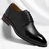 Zapatos para hombre 2026 modelo nuevo zapatos de piel, bloques de color, elegantes y únicos, zapatos de vestir casual, con cordones, punta fina, brogue, zapatos de piel para hombre