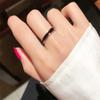 Anillo de Dedo Índice de Moda en Cerámica Negra 2026 para Hombres y Mujeres, Moderno y Único, Estilo Exagerado de Celebridad de Internet, Versión Coreana, Lujo Ligero, Sensación de Alta Gama, Acero de Titanio, No se Desvanece