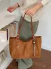 Bolso de mano retro de lunares estilo coreano, nueva colección principios de otoño 2026, moderno y único, bolso de hombro de gran capacidad