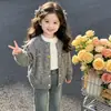 Suéter cárdigan nuevo de otoño 2026 para niñas con lazo, prenda exterior tejida para niños, abrigo de moda para niños popular en internet