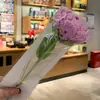 Un Pequeño Ramo de Flores de Hilo Rojo Ganó el Primer Premio en el Día de la Madre, una Recompensa para los Estudiantes en los Exámenes de Ingreso a la Preparatoria y la Universidad, y un Regalo para el Día de la Mujer