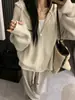 Chamarra Suéter con Capucha y Cremallera Estilo Japonés y Coreano para Mujer Otoño e Invierno 2025 Nuevo Estilo Estilo Perezoso Cárdigan de Punto Sudadera para Mujer