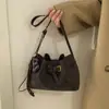 Bolsa Pequena Vintage para Mulheres 2025 Nova Tendência de Alta Qualidade Versátil Bolsa de Ombro para Trabalho Deslocamento Bolsa Saco Transversal