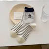 Calcetines de Oso Azul Oscuro Otoño Invierno Calcetines de Media Pantorrilla para Mujer Estilo Academia Japonesa Rayados Bordados de Algodón Calcetines de Mujer Lindos de Moda ins
