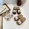 Faixa de Cabelo e Chinelos de Boneca Desenho Animado Fofo para Meninas, Sapatos Birkenstock Macios Vestíveis, Novos Estilos de Mocassins de Solado Macio Primavera/Outono 2026