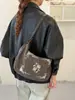 Nuevo bolso de axila bordado estilo chino para mujer, colección otoño/invierno 2026, bolso de hombro/bolso cruzado retro de gamuza con forma de media luna
