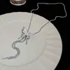 Colar Puxa-Puxa Borboleta para Mulheres, Luxo Leve, Nicho, Versátil, Corrente de Clavícula Estilosa, Corrente de Cintura Outono e Inverno, Corrente Multifuncional