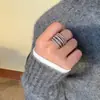 Anel artesanal torcido estilo ins com superfície curva de cinco camadas, simples e versátil, anel de design nicho, anel estilo europeu e americano