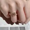 Serpiente Pequeña Celebridad en Línea Venta en Vivo Nuevo Anillo Abierto Hueso de Serpiente Completamente Incrustado de Diamantes Lujo Ligero Anillo con Textura para Dedo Índice de Mujer Venta al por Mayor