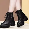 Botas estilo Martin versátiles de cuero suave con tacón grueso para mujer, nueva colección otoño/invierno 2026, botines con forro de felpa, diseñados para mujeres menudas con tacón oculto y suela gruesa