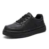 Sapatos Brancos Masculinos 2026 Outono/Inverno Novos Tênis Casuais Esportivos Masculinos Tênis de Skate Masculino Tendência Estilo Coreano Versátil Calçados Jovens Masculinos