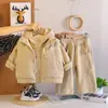 Conjunto de invierno para niños 2026 nuevo estilo chaleco con letras conjunto de tres piezas para niñas, abrigo de algodón engrosado con forro polar para otoño e invierno moderno
