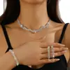 Accesorios para Fiesta de Boda Set de Tres Piezas para Mujer, Cadena de Garra a la Moda, Deslumbrante Pulsera de Banquete Llena de Diamantes, Collar, Pendientes