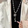Collar de Perlas de Camelia que Gotea Aceite Nueva Moda para Mujer Exquisita Cadena Larga para Suéter Colgante Versátil de Ropa de Alta Gama
