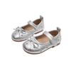 Sapatos Pequenos de Couro Prata para Crianças 2025 Outono Novo Estilo Coreano Menina Doce Laço Sapatos de Princesa Sapatos de Solado Macio